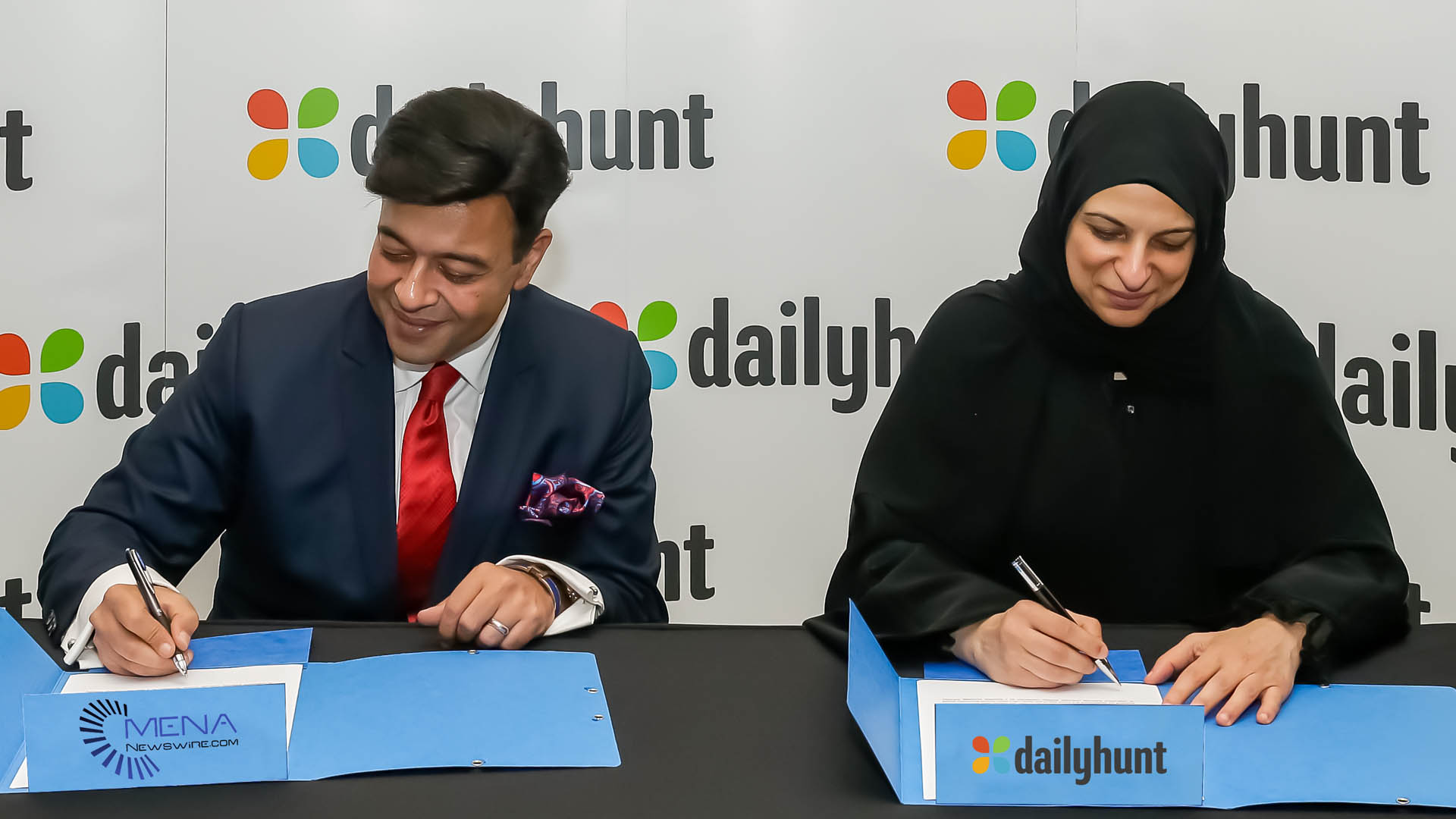 Umang Bedi, Co-founder, VerSe Innovation (left) and MENA Newswire Co-Founder and Chairman, Heba Al Mansoori enter into a content license agreement